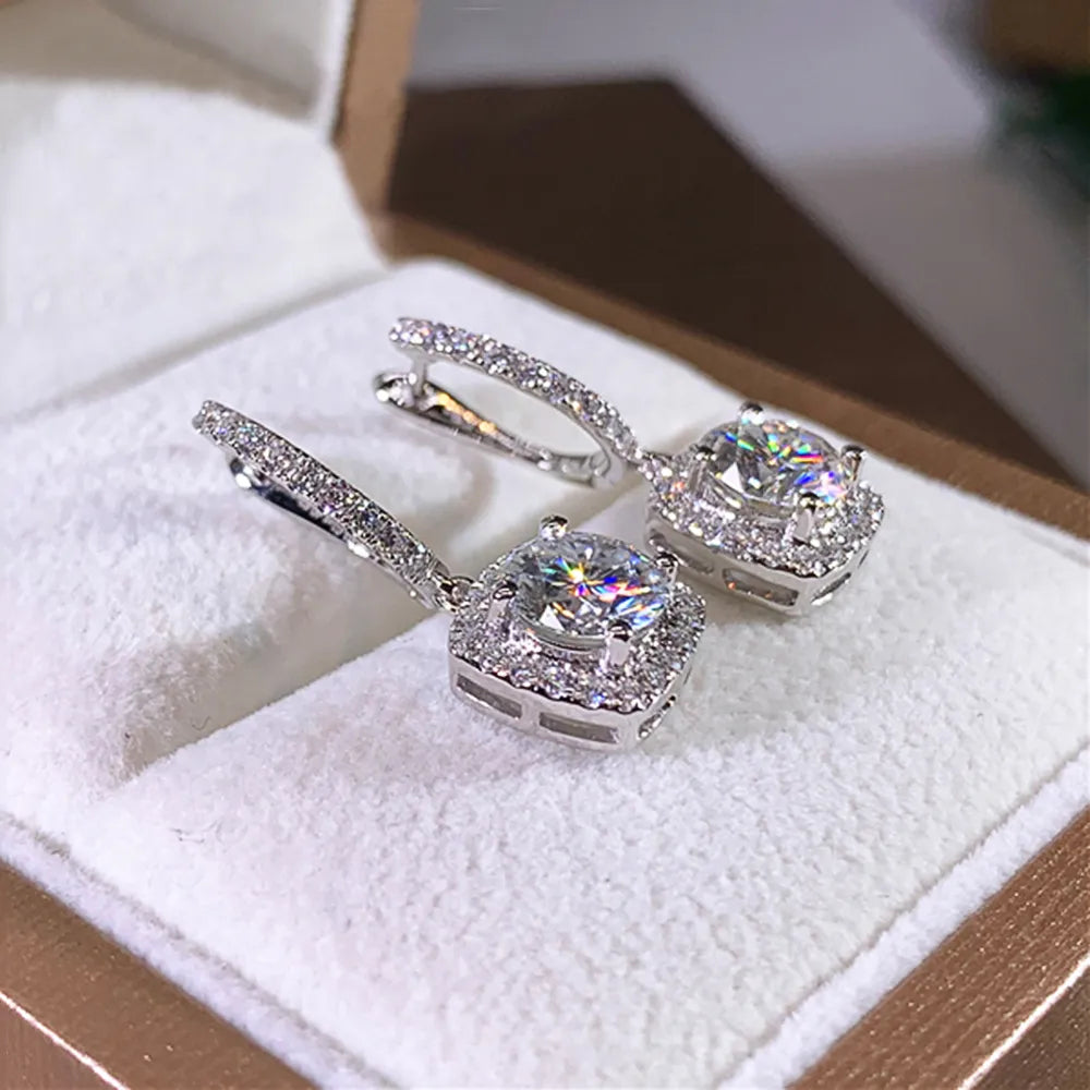 Boucles d’Oreilles Créoles Carrées Serties de Zirconium