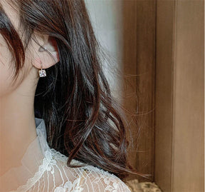 Boucles d’Oreilles Carrées avec Zirconium en Or 18K