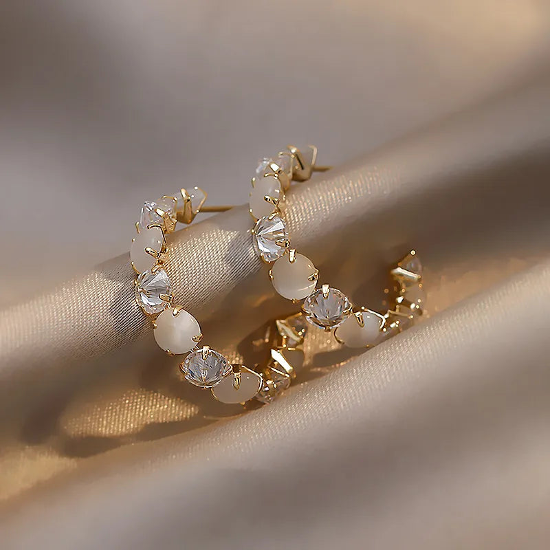 Boucles d’Oreilles Créoles Nacrées avec Zirconium