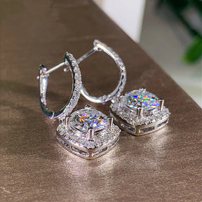 Boucles d’Oreilles Créoles Carrées Serties de Zirconium