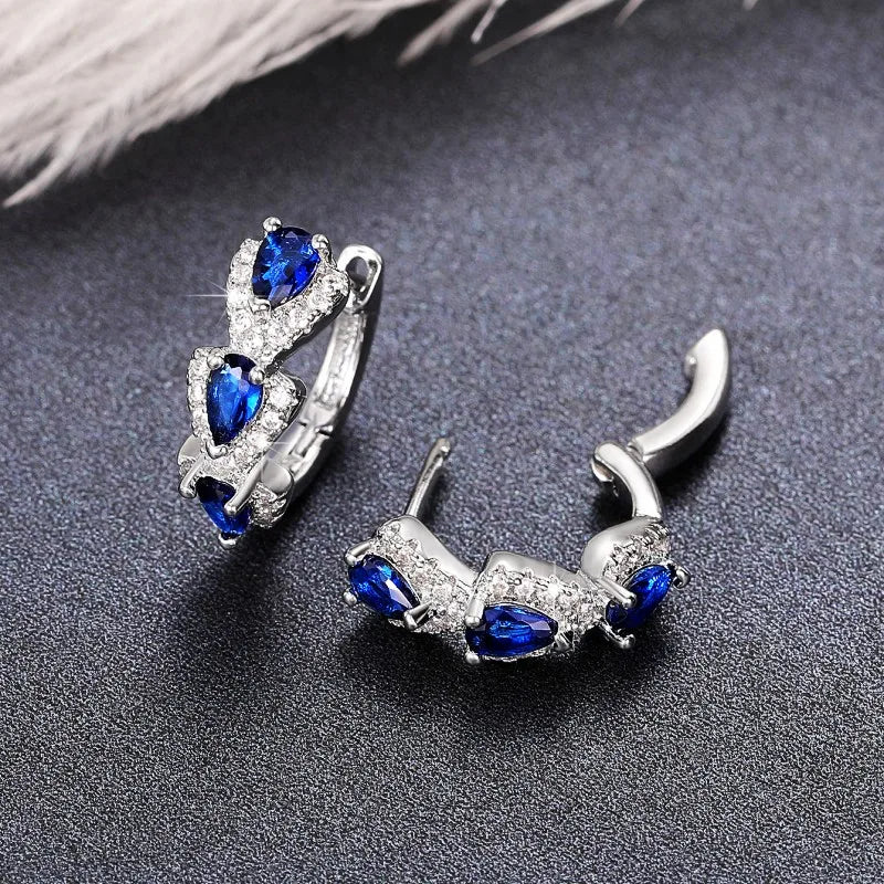Boucles d’Oreilles Créoles Élégantes avec Pierres de Zirconium