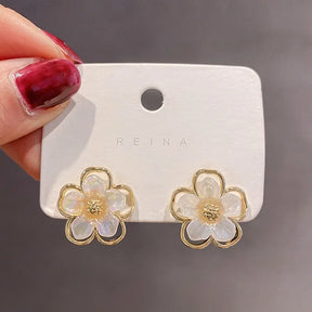 Boucles d’Oreilles Fleur en Or 18K