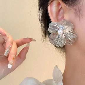 Boucle d’Oreille Fleur avec Perle Vintage