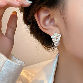 Boucles d’oreilles Florales Nacrées