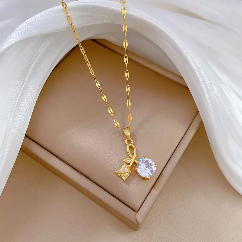 Collier Rose Incrustée de Zircone