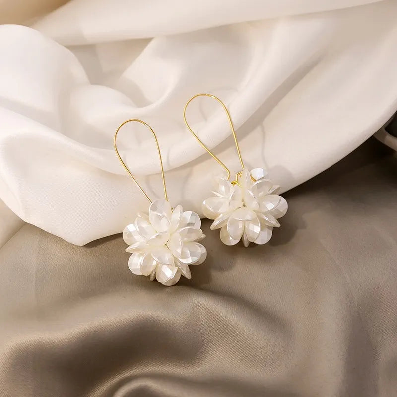 Boucles d’oreilles Fleur Blanche en Or 18 carats