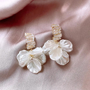 Boucles d’Oreilles Pétales de Rose Serties de Zirconium