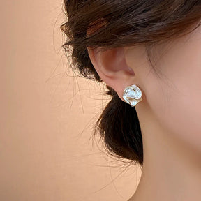 Boucle d’oreille Fleur Nacrée