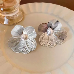 Boucle d’Oreille Fleur avec Perle Vintage