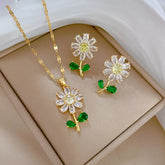 Ensemble Boucles d’Oreilles et Collier Fleur Blanche 18K