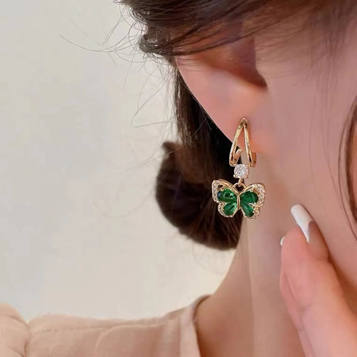 Boucle d’Oreille Papillon Incrustée de Zircone 18K