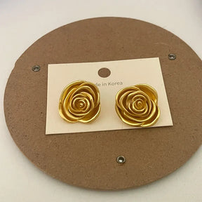 Boucles d’Oreilles Fleur à Pétales Dorées
