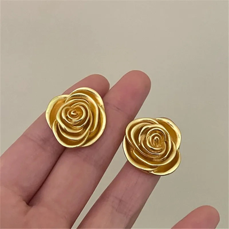 Boucles d’Oreilles Fleur à Pétales Dorées
