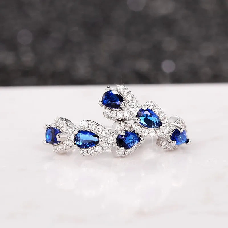 Boucles d’Oreilles Créoles Élégantes avec Pierres de Zirconium