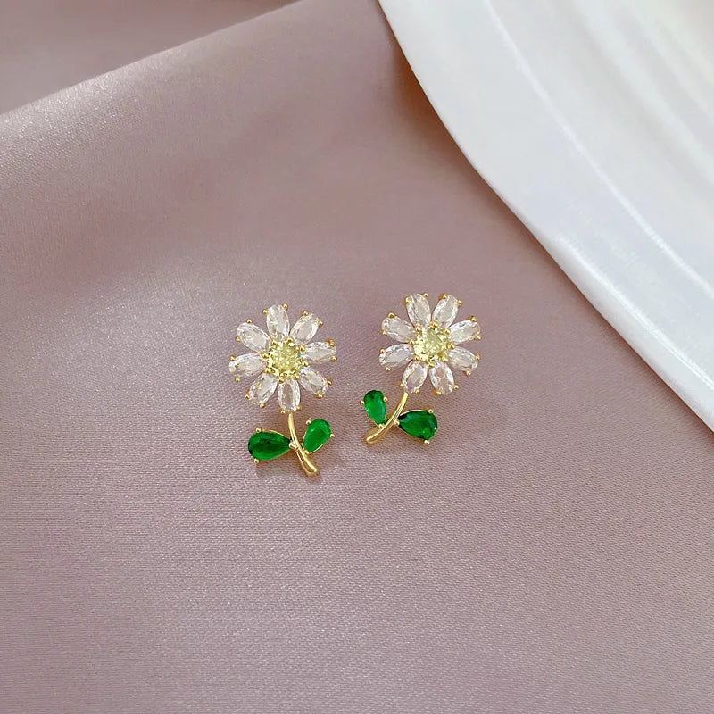 Ensemble Boucles d’Oreilles et Collier Fleur Blanche 18K