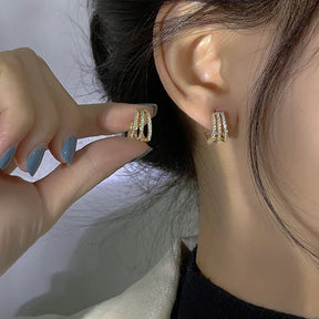 Boucle d’Oreille Triple Incrustée de Zircone
