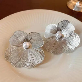 Boucle d’Oreille Fleur avec Perle Vintage