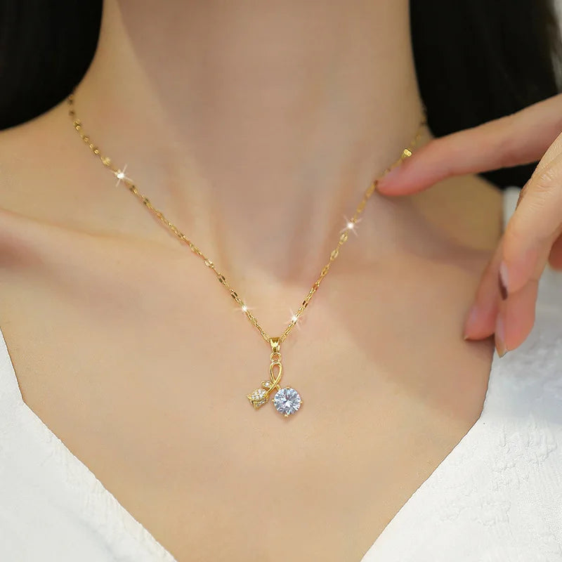 Collier Rose Incrustée de Zircone