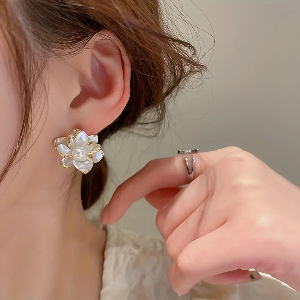 Boucle d’Oreille Fleur Blanche Perle Ibiza