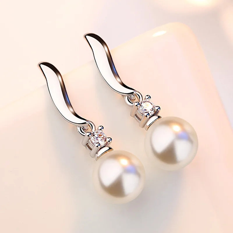Boucle d’Oreille Incrustée de Zircone avec Perle