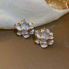 Boucle d’Oreille Fleur Blanche Perle Ibiza