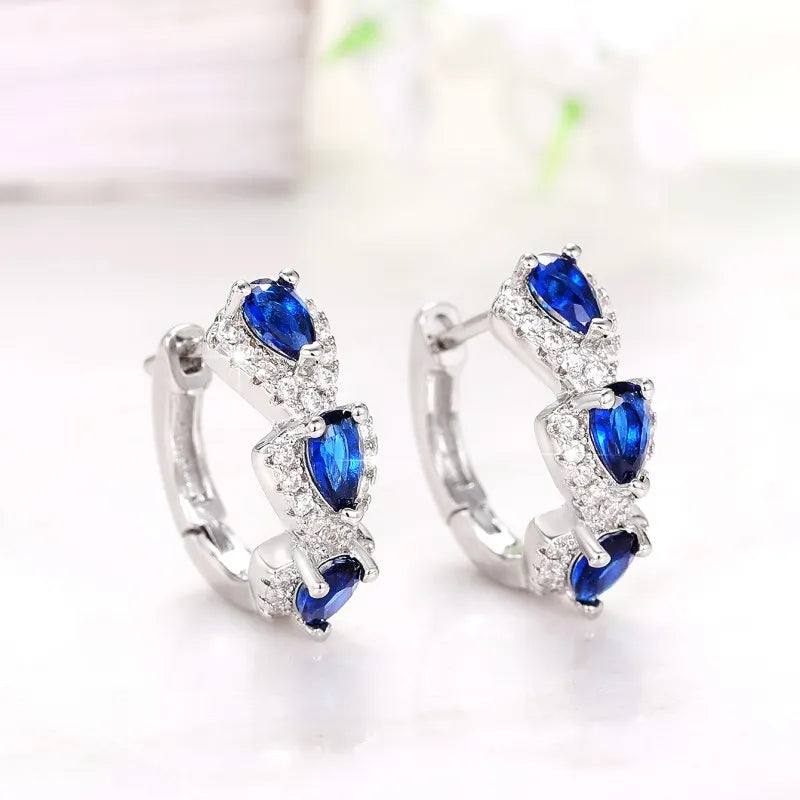 Boucles d’Oreilles Créoles Élégantes avec Pierres de Zirconium