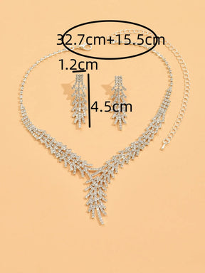 Collier Sertie de Pierres en Zircon + Boucles d’oreilles Offertes