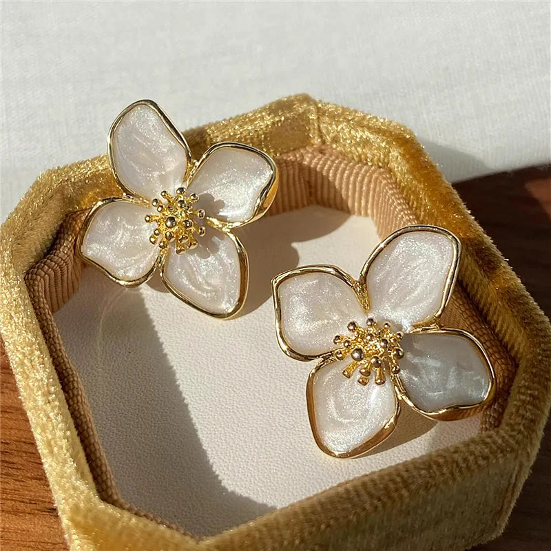 Boucles d’Oreilles Florales en Or 18K