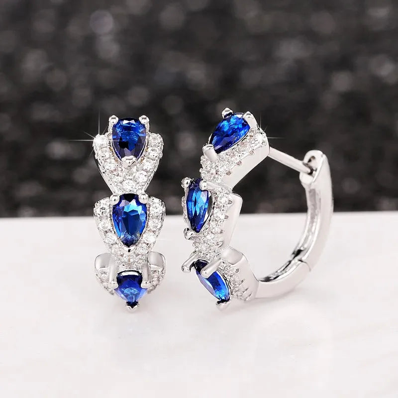 Boucles d’Oreilles Créoles Élégantes avec Pierres de Zirconium